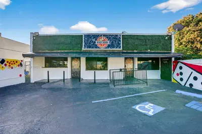 Established Pizzeria with Expansion Potential