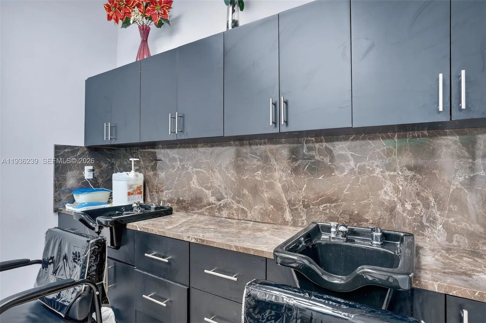 Established Full Service Beauty Salon with Turnkey Operations