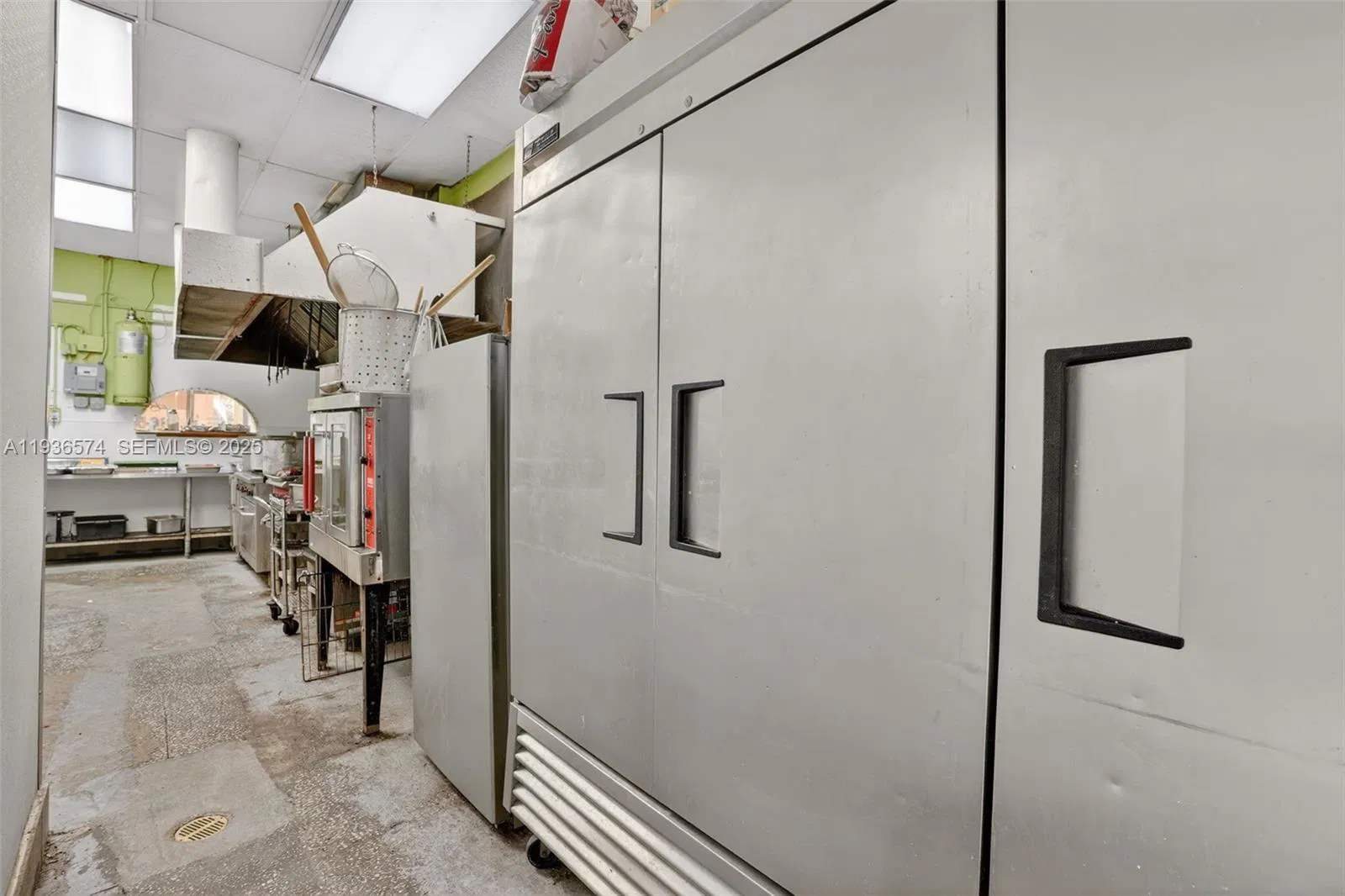 Established Restaurant with Prime Central Location