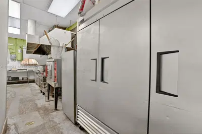 Established Restaurant with Prime Central Location