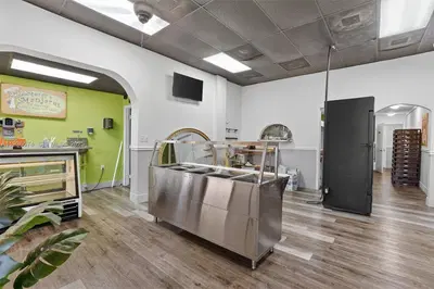 Established Restaurant with Prime Central Location