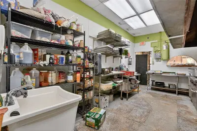 Established Restaurant with Prime Central Location