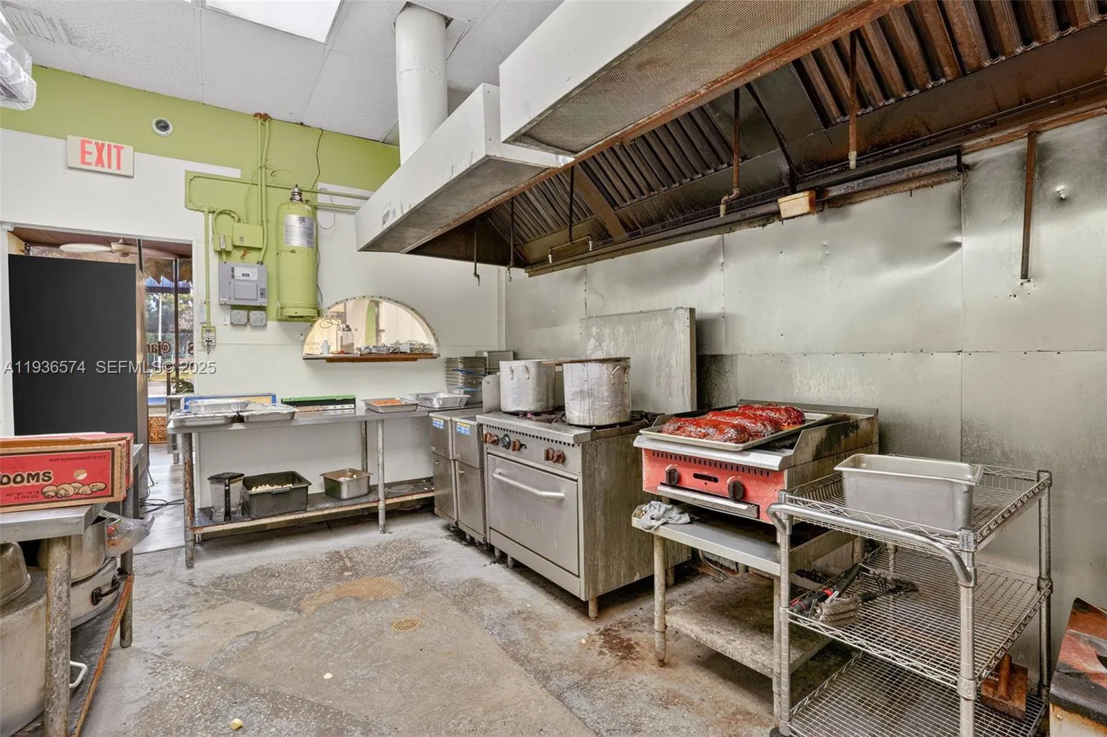 Established Restaurant with Prime Central Location