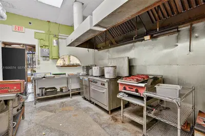 Established Restaurant with Prime Central Location