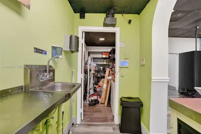 Established Restaurant with Prime Central Location