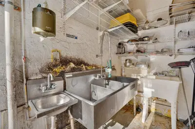 Established Restaurant with Prime Central Location