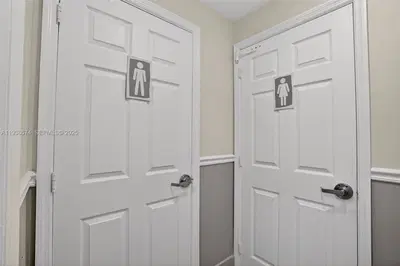 Established Restaurant with Prime Central Location