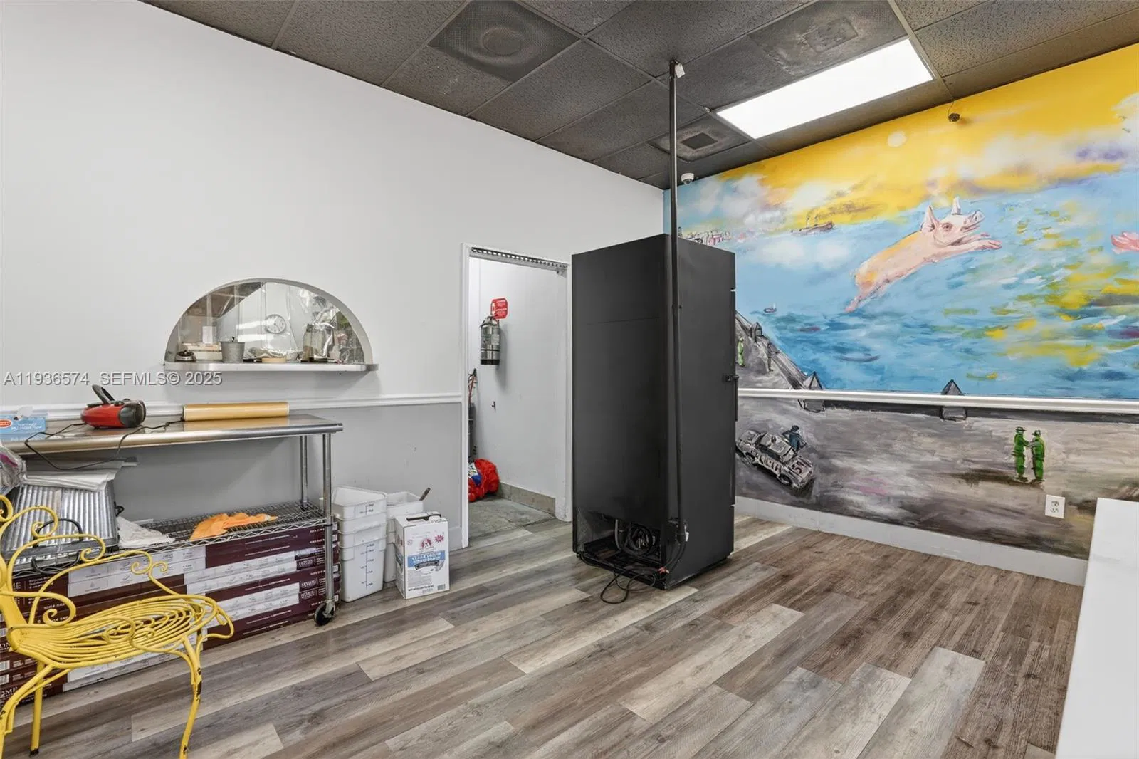 Established Restaurant with Prime Central Location