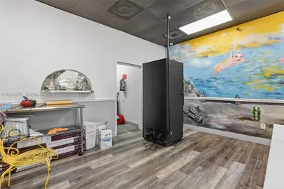 Established Restaurant with Prime Central Location