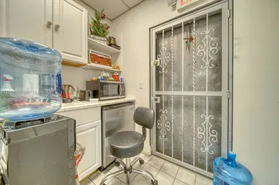 Profitable Beauty Salon with High Foot Traffic