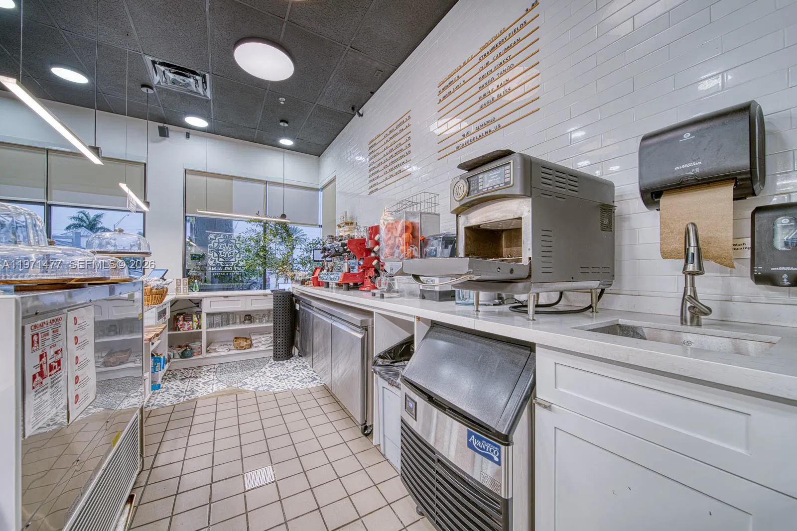 Turnkey Caf Restaurant with Prime Location