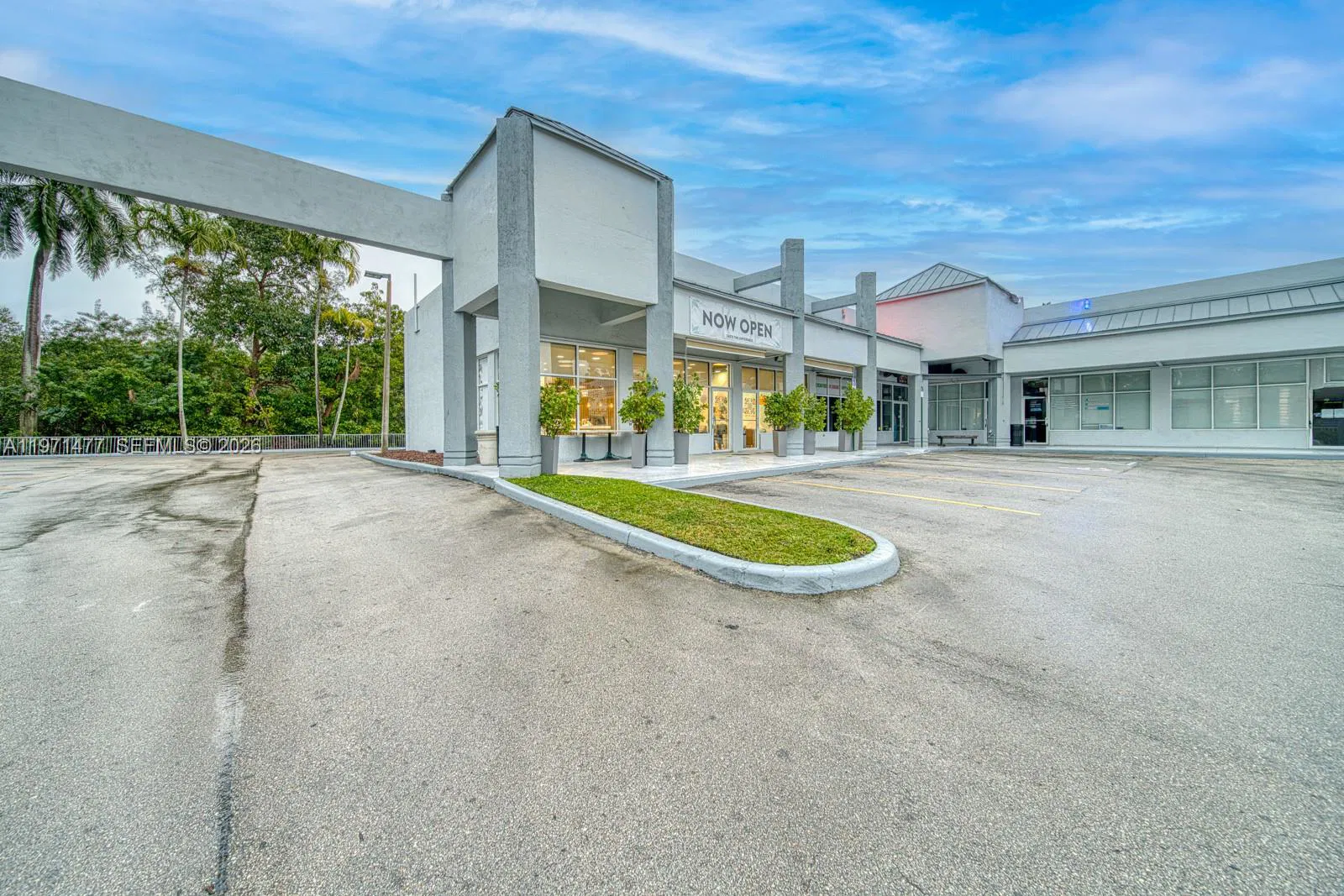 Turnkey Caf Restaurant with Prime Location