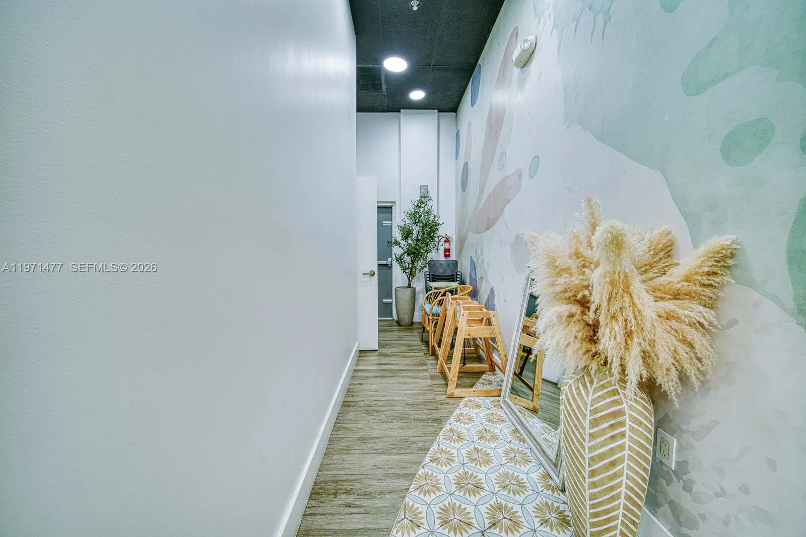 Turnkey Caf Restaurant with Prime Location