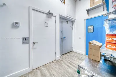 Turnkey Caf Restaurant with Prime Location