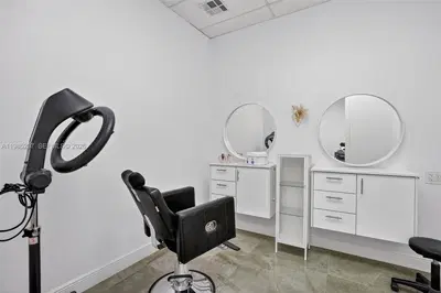 Turnkey Beauty Salon with Consistent Foot Traffic