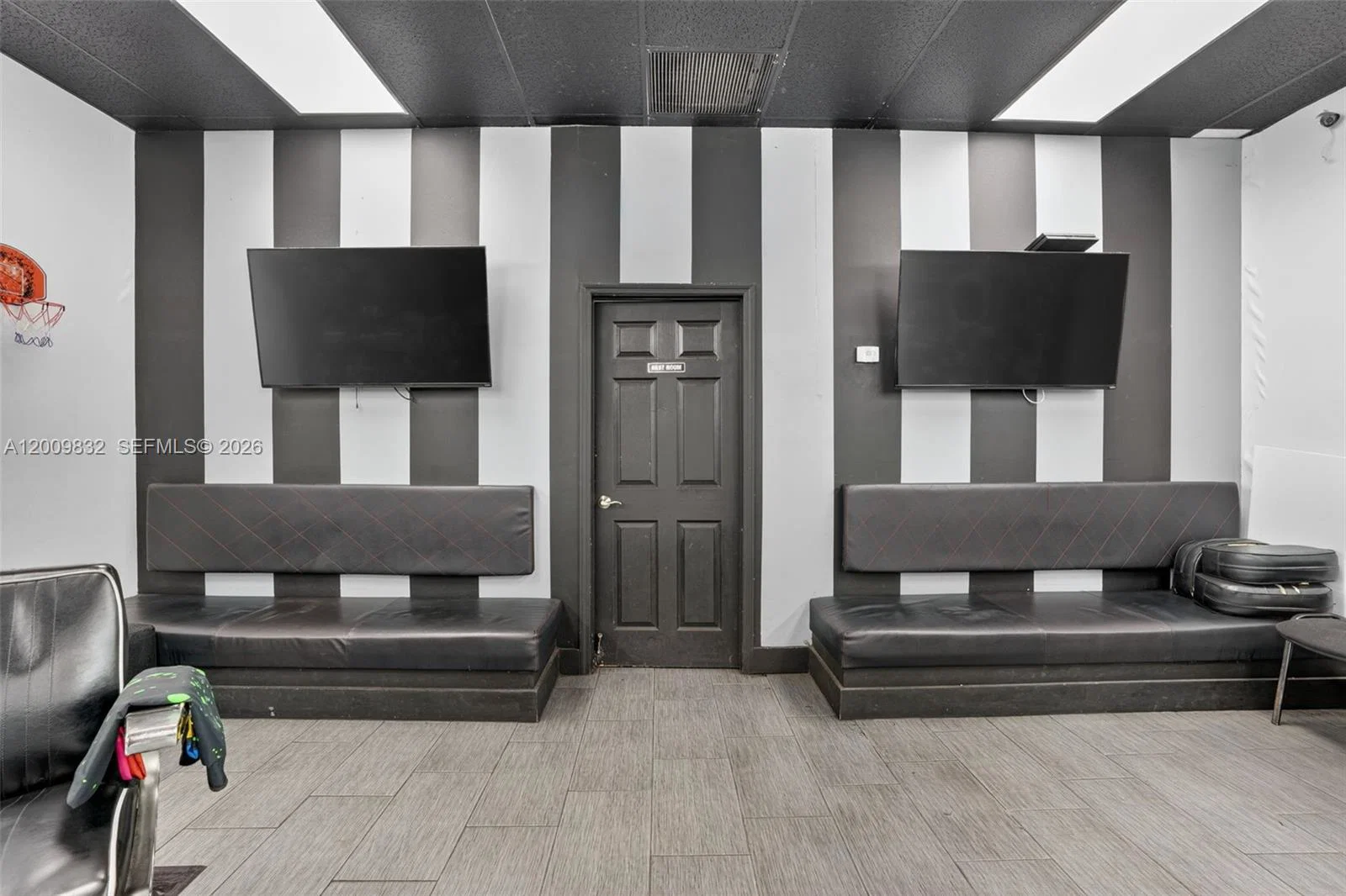 Established Barbershop with Loyal Customer Base