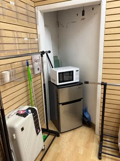 Complete Smoke Shop Inventory and Equipment Package
