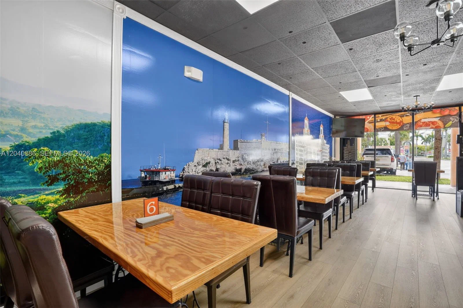 Established Pizzeria with Strong Mall Foot Traffic