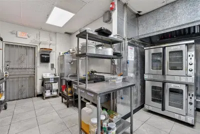 Established Pizzeria with Strong Mall Foot Traffic