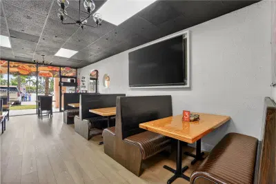 Established Pizzeria with Strong Mall Foot Traffic