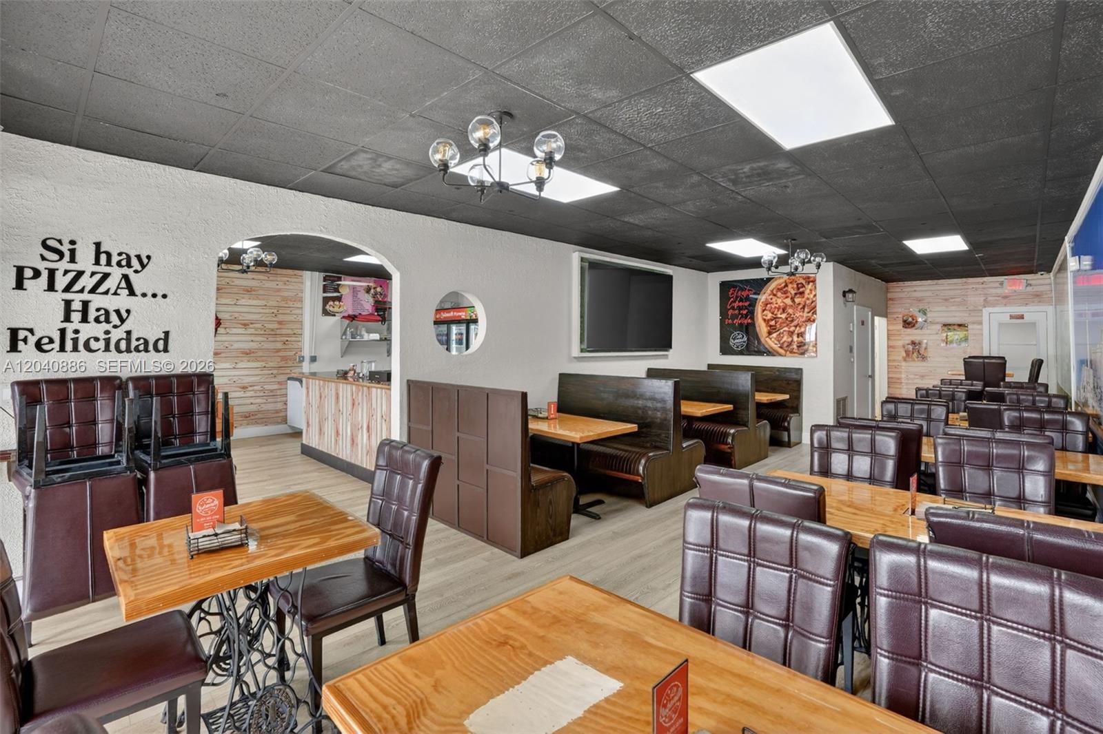 Established Pizzeria with Strong Mall Foot Traffic