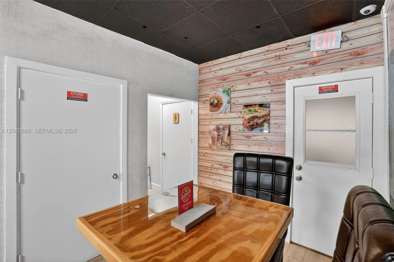 Established Pizzeria with Strong Mall Foot Traffic