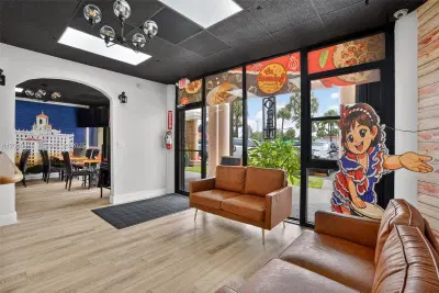 Established Pizzeria with Strong Mall Foot Traffic