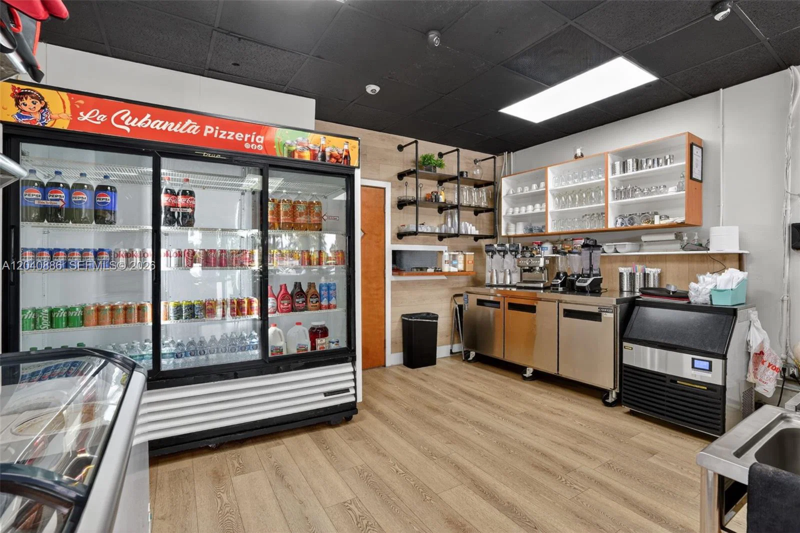 Established Pizzeria with Strong Mall Foot Traffic