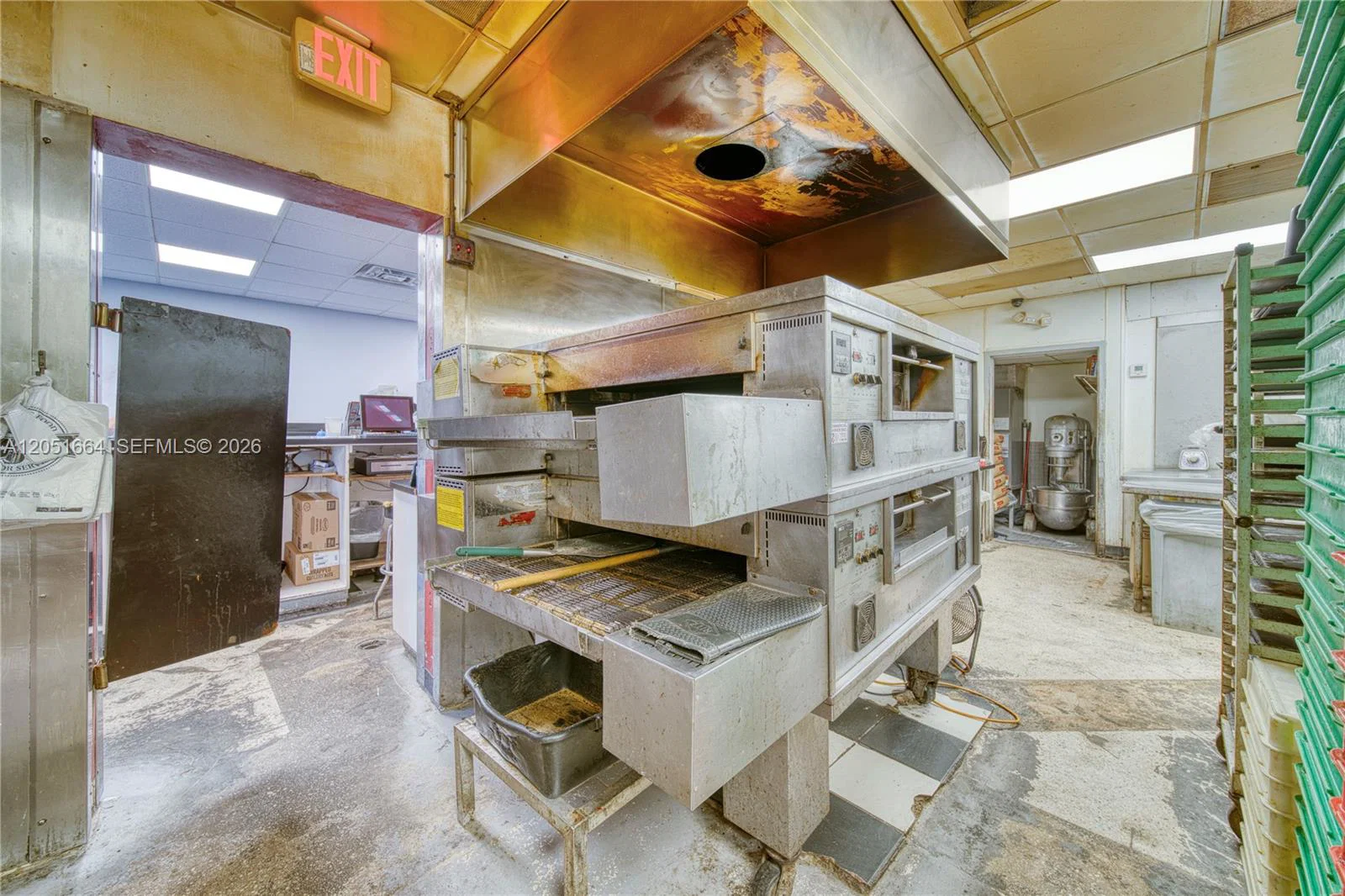 Profitable Pizzeria with a Prime High Traffic Location