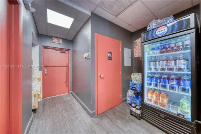 Profitable Pizzeria with a Prime High Traffic Location
