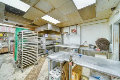 Profitable Pizzeria with a Prime High Traffic Location