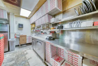 Profitable Pizzeria with a Prime High Traffic Location