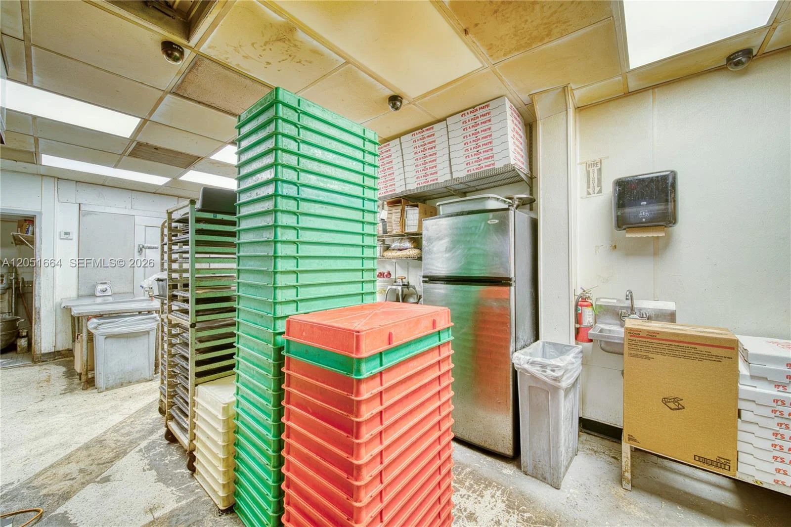 Profitable Pizzeria with a Prime High Traffic Location