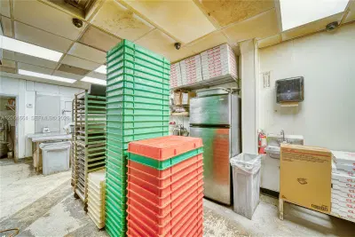 Profitable Pizzeria with a Prime High Traffic Location