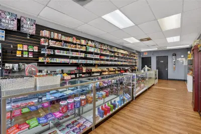 Complete Smoke Shop FFE Package with Excellent Visibility