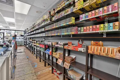 Complete Smoke Shop FFE Package with Excellent Visibility