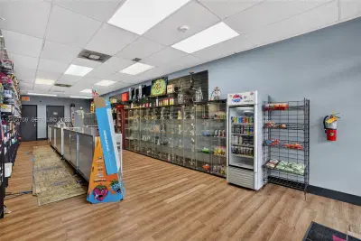 Complete Smoke Shop FFE Package with Excellent Visibility