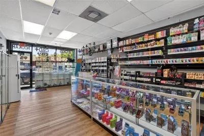 Complete Smoke Shop FFE Package with Excellent Visibility