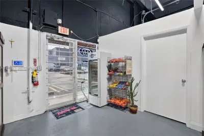 Complete Smoke Shop Fixtures and Equipment Package