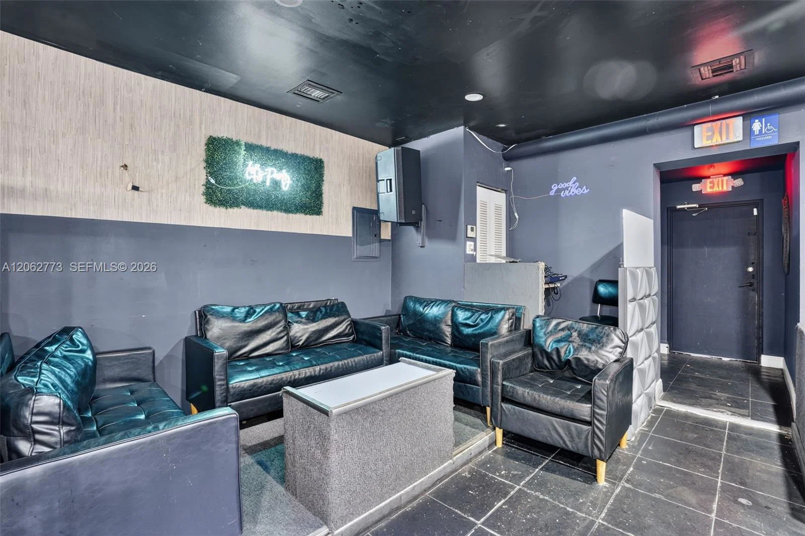 Turnkey Cafeteria and Sports Bar with Beer and Wine License