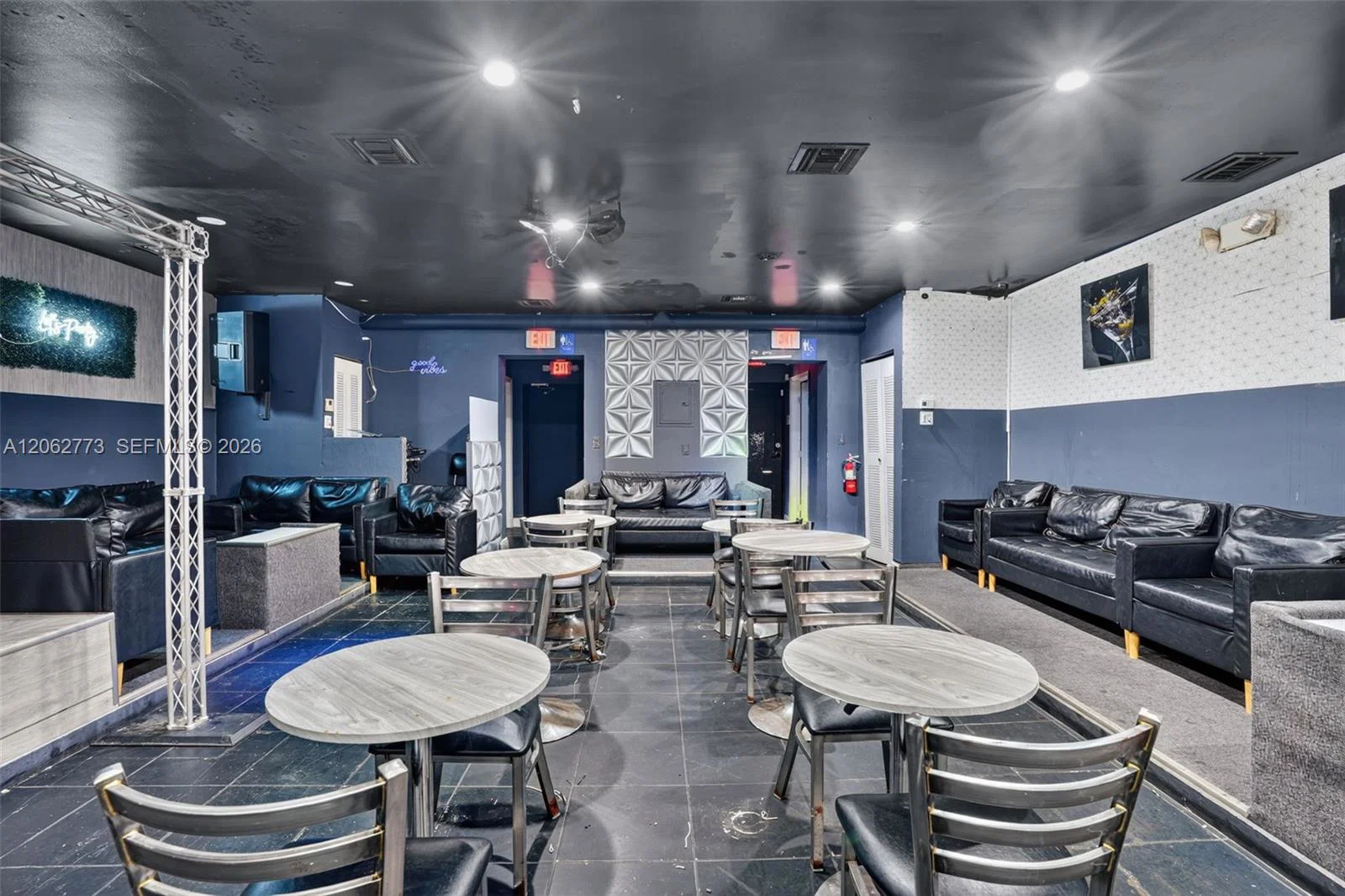 Turnkey Cafeteria and Sports Bar with Beer and Wine License