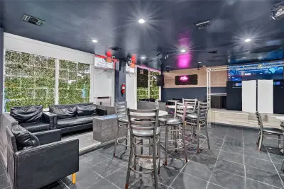 Turnkey Cafeteria and Sports Bar with Beer and Wine License