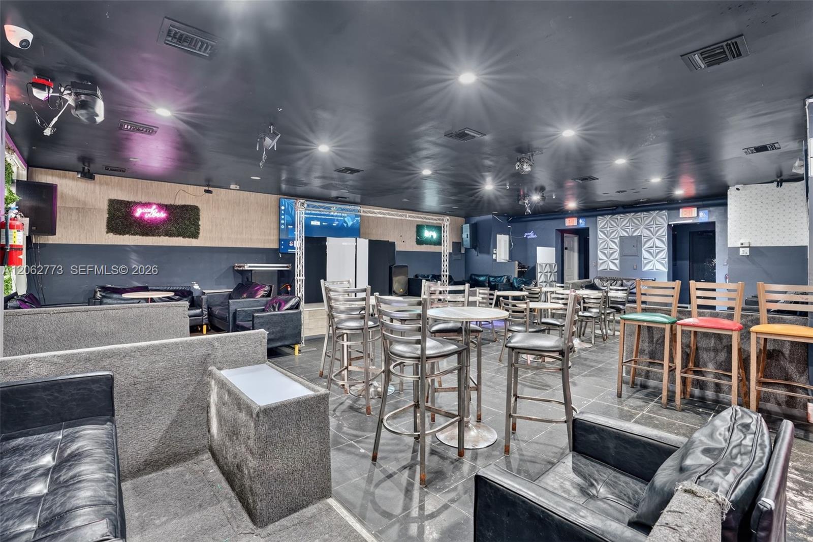 Turnkey Cafeteria and Sports Bar with Beer and Wine License