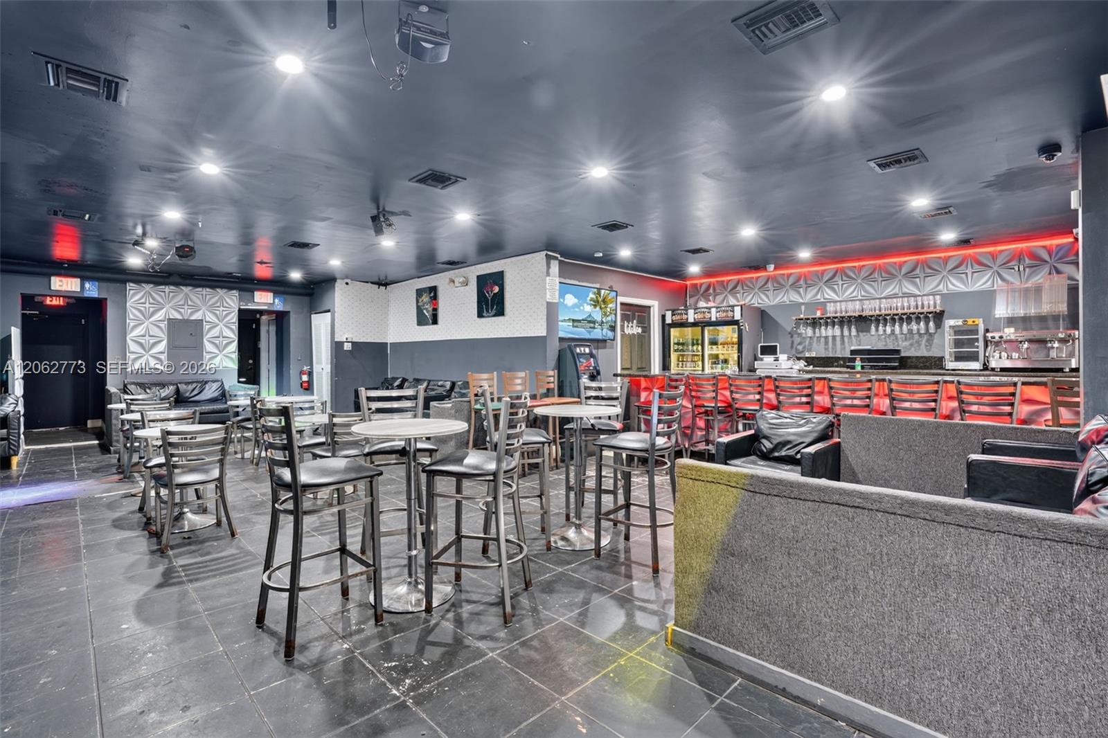 Turnkey Cafeteria and Sports Bar with Beer and Wine License
