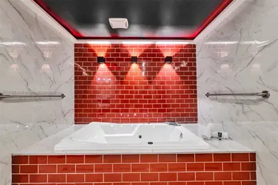 Profitable Motel with Prime Tourist Corridor Location