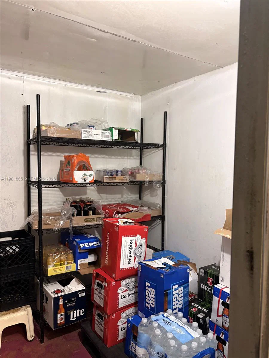 Established Restaurant and Caf with Current Licenses