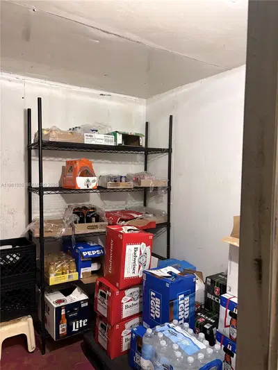 Established Restaurant and Caf with Current Licenses