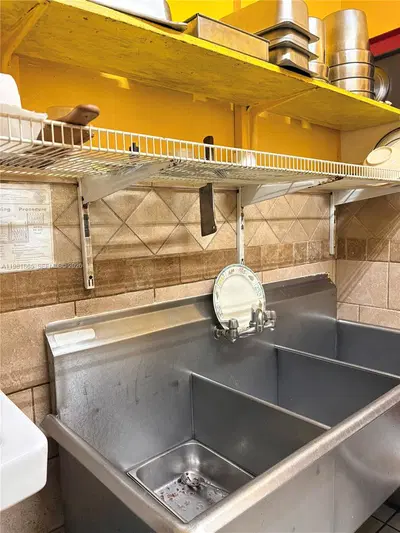 Established Restaurant and Caf with Current Licenses