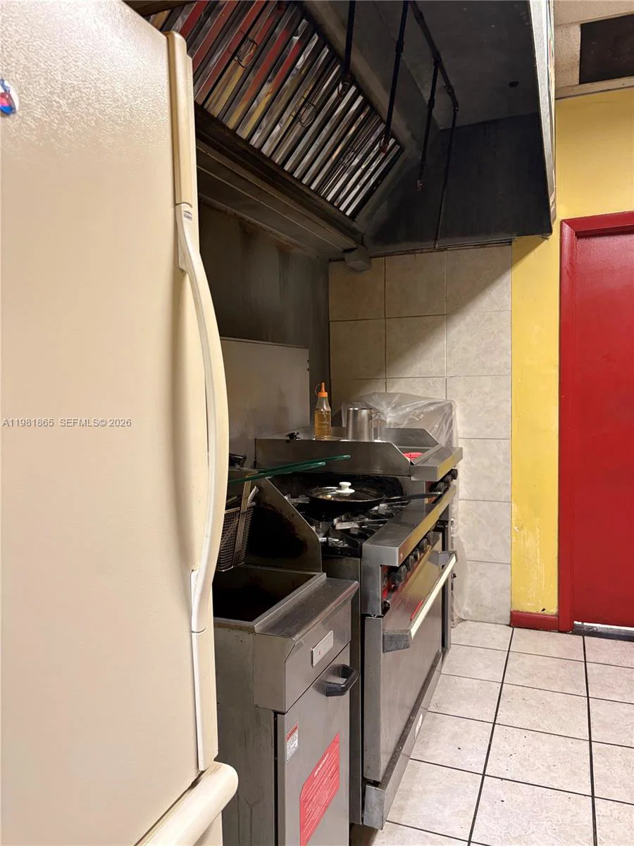 Established Restaurant and Caf with Current Licenses