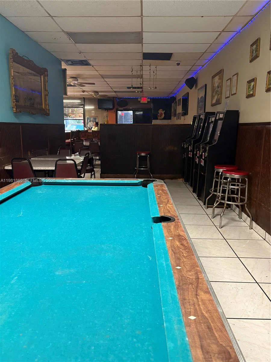 Established Restaurant and Caf with Current Licenses